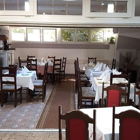 Restoran Prenoćište Croatia Turist Hotel Ðakovo Exterior foto